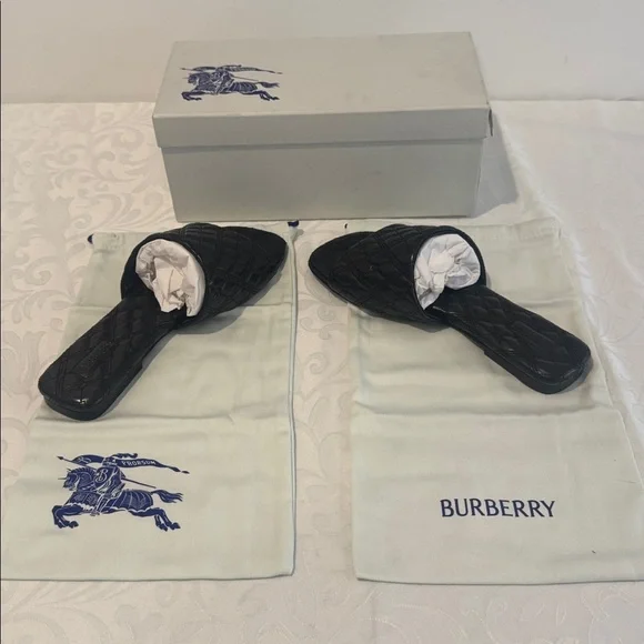 Burberry Quilted Slide Sandal. Ladies 8.5 - Picture 15 of 16